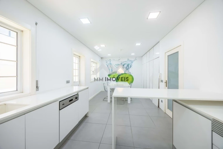 Moradia T4 para Venda em Santa Marinha e São Pedro da Afurada Foto 20