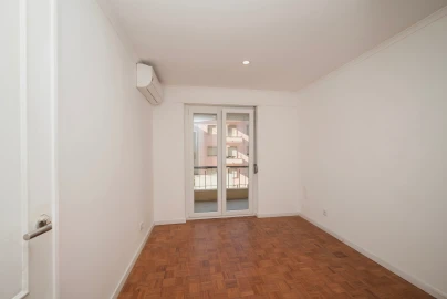 Apartamento T2 para Arrendamento em Venteira