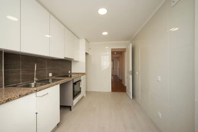 Apartamento T2 para Arrendamento em Venteira