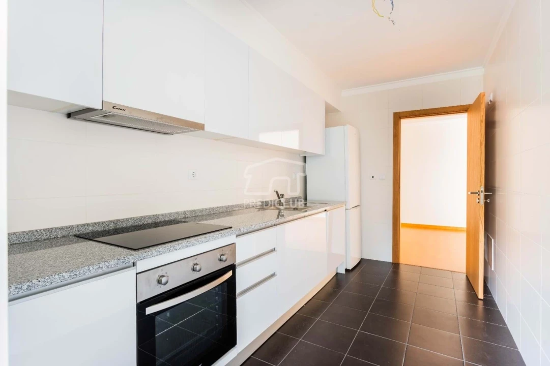 Apartamento T2 para Venda em Caniço Foto 10