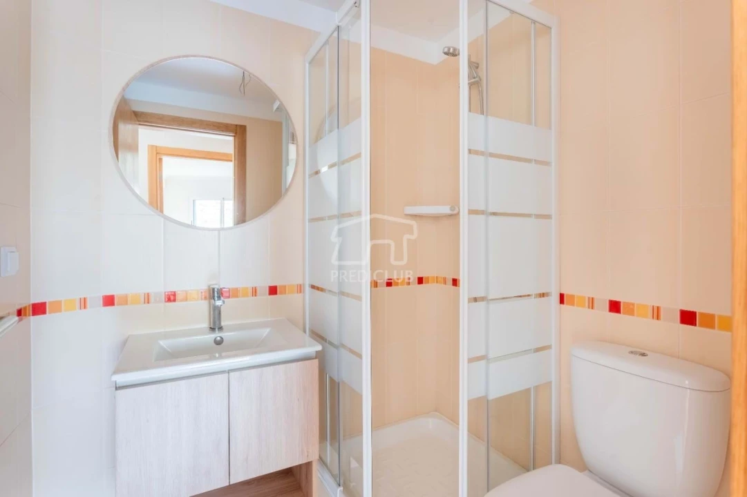 Apartamento T2 para Venda em Caniço Foto 5