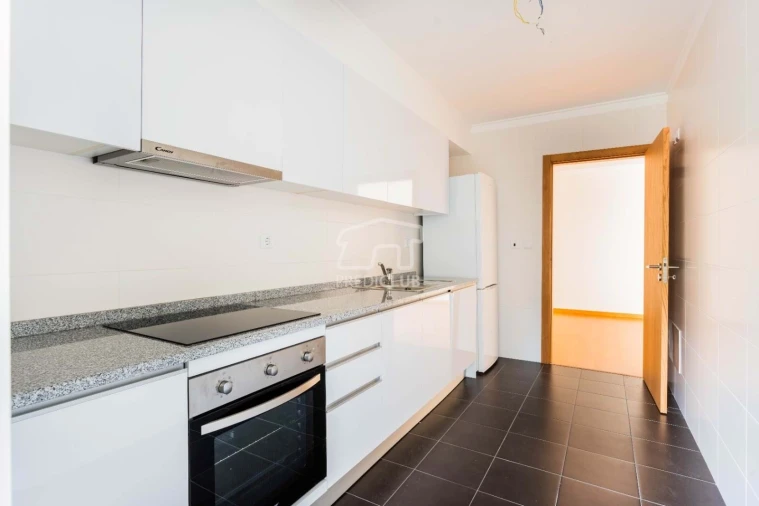 Apartamento T2 para Venda em Caniço Foto 10