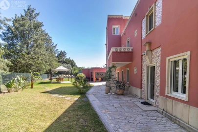 Moradia T5 para Venda em Loule (São Clemente)