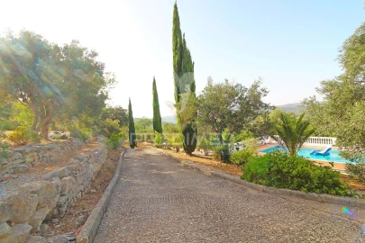 Moradia T3 para Venda em Santa Barbara de Nexe