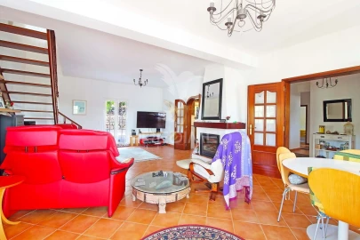 Moradia T3 para Venda em Santa Barbara de Nexe