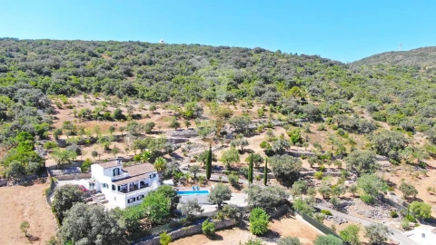 Moradia T3 para Venda em Santa Barbara de Nexe