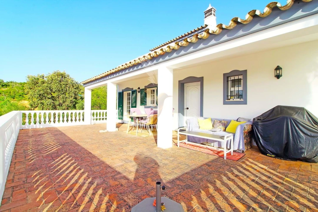 Moradia T3 para Venda em Santa Barbara de Nexe Foto 4