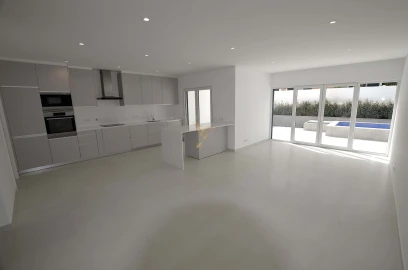 Moradia T4 para Venda em Silves