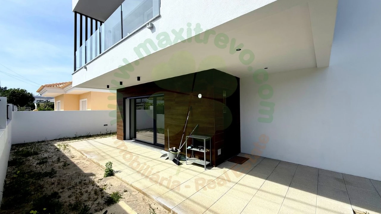 Moradia T4 para Venda em Fernao Ferro Foto 2