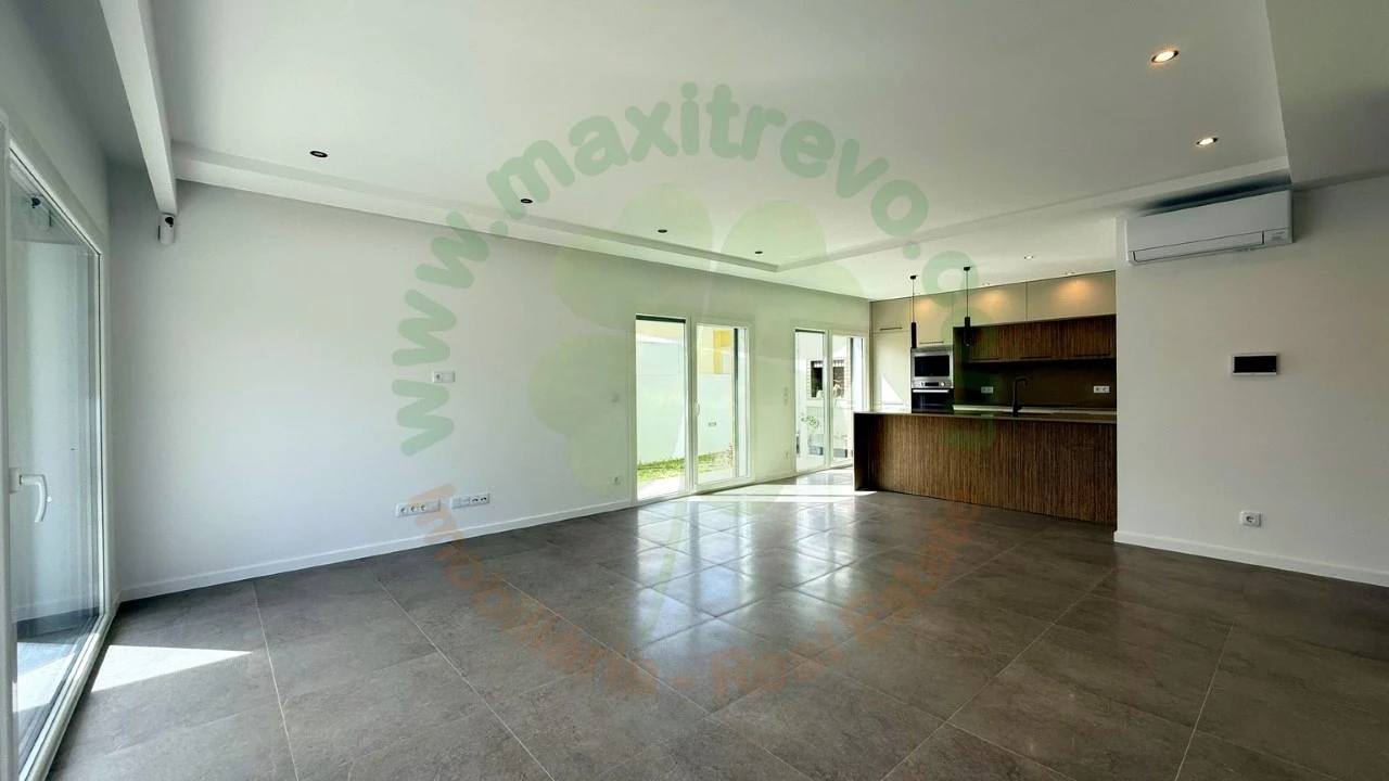 Moradia T4 para Venda em Fernao Ferro Foto 3