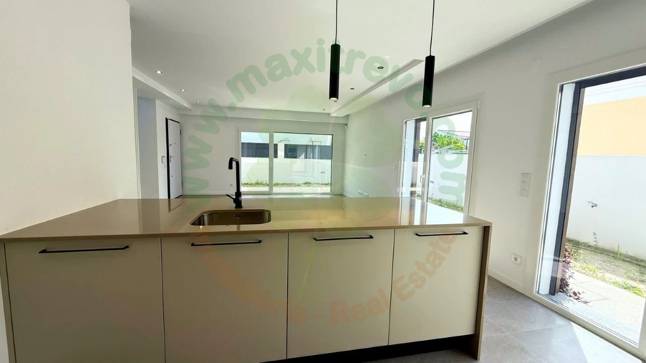 Moradia T4 para Venda em Fernao Ferro Foto 9