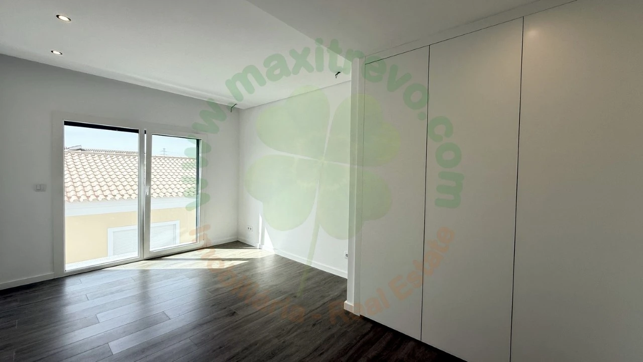 Moradia T4 para Venda em Fernao Ferro Foto 27