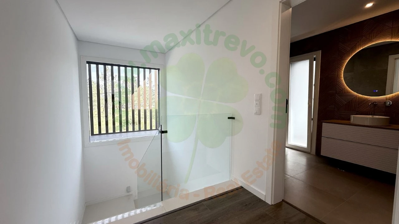 Moradia T4 para Venda em Fernao Ferro Foto 32