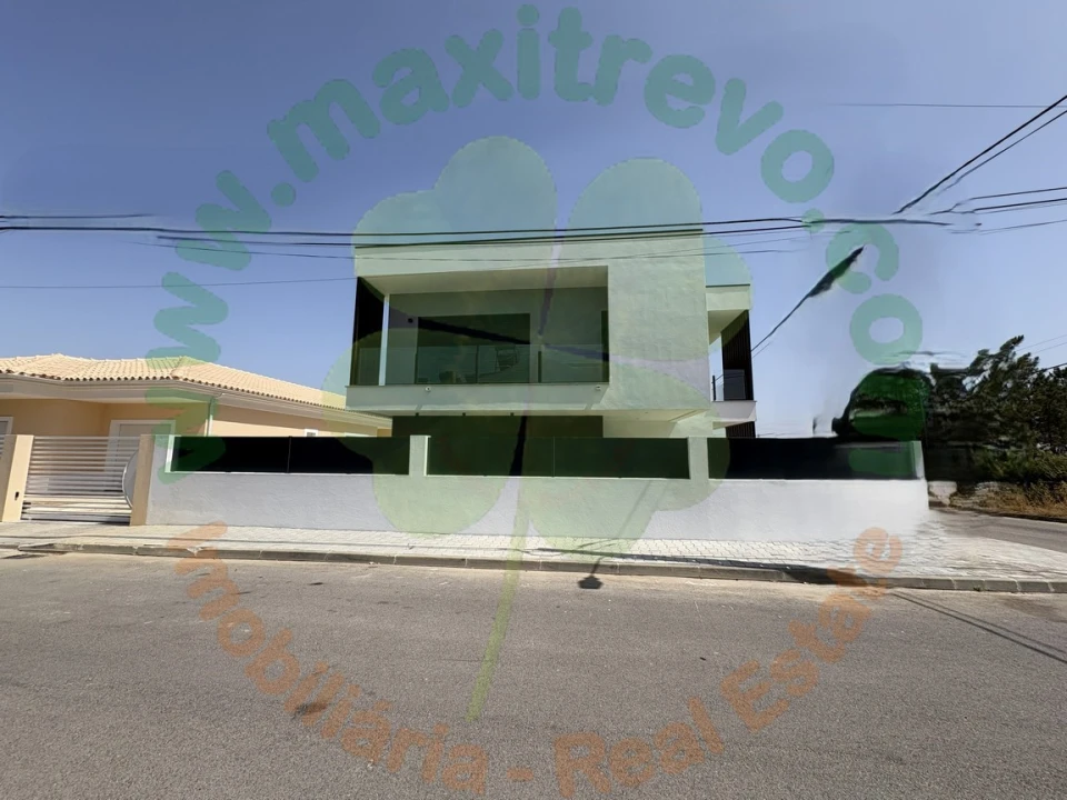 Moradia T4 para Venda em Fernao Ferro Foto 44
