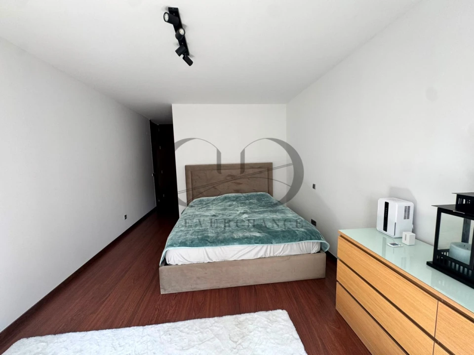 Apartamento T3 para Venda em Vilar de Andorinho Foto 32