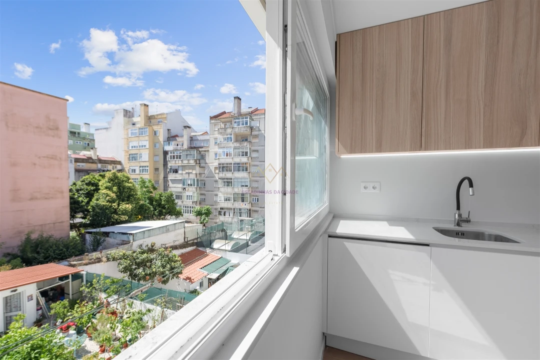 Apartamento T2 para Venda em São Domingos de Benfica Foto 6