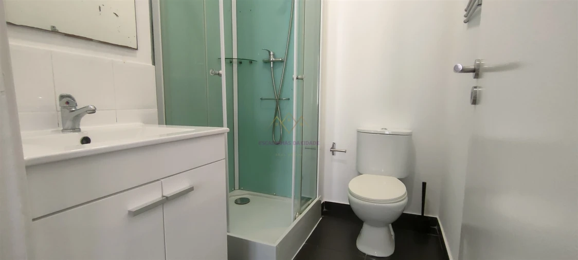 Apartamento T1 para Arrendamento em Misericórdia Foto 21