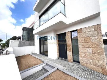Moradia T4 para Venda em Vilar e Mosteiró