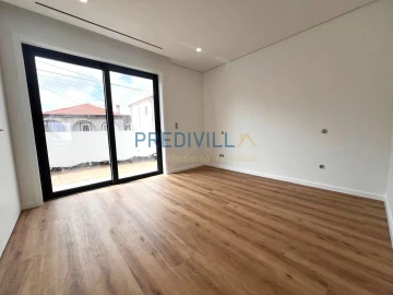 Moradia T4 para Venda em Vilar e Mosteiró