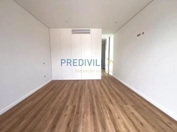 Moradia T4 para Venda em Vilar e Mosteiró