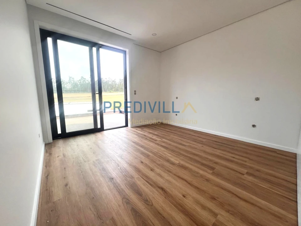 Moradia T4 para Venda em Vilar e Mosteiró Foto 10