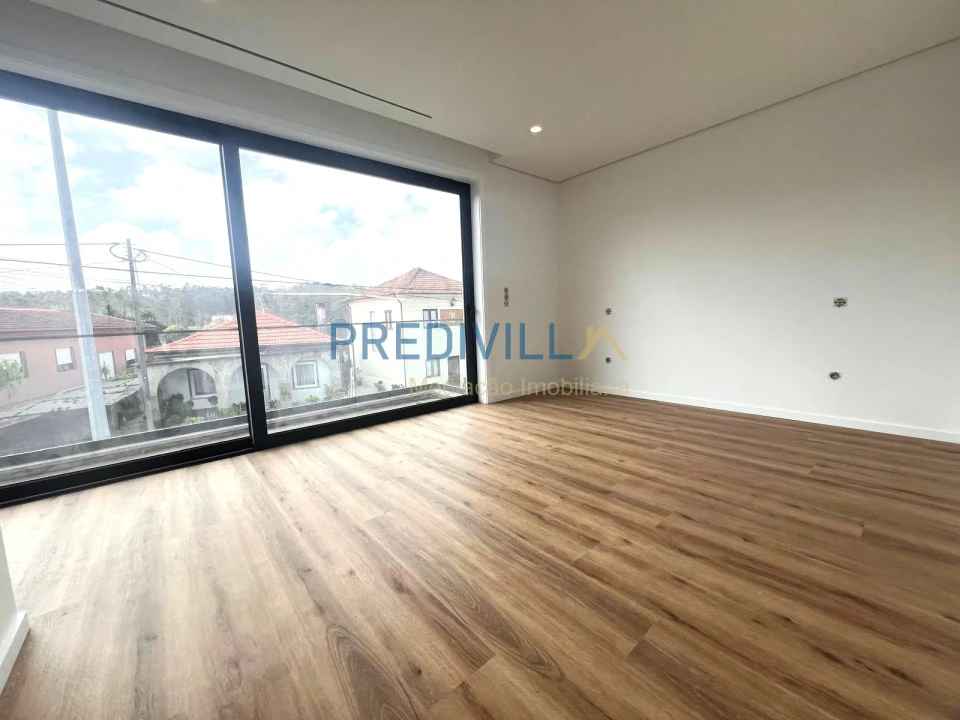 Moradia T4 para Venda em Vilar e Mosteiró Foto 16