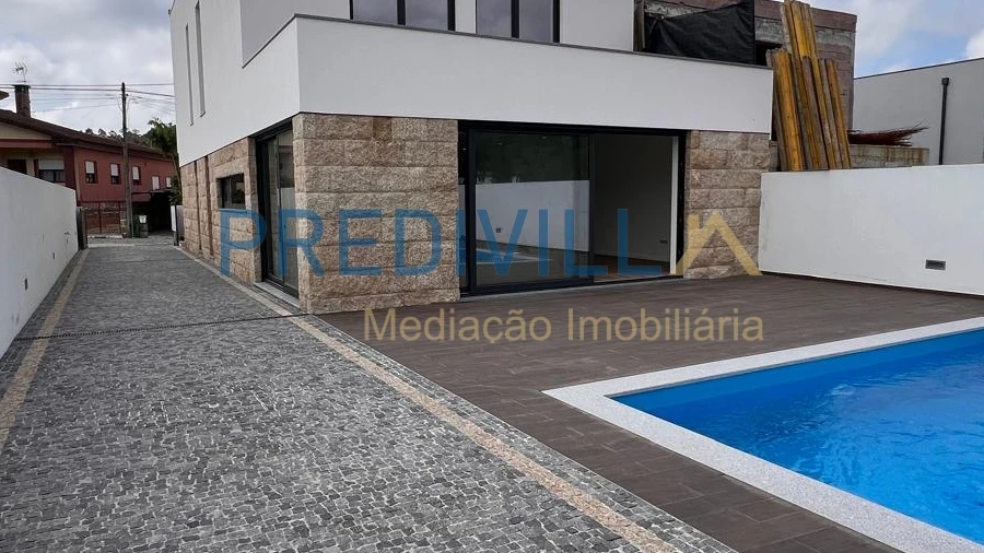 Moradia T4 para Venda em Vilar e Mosteiró