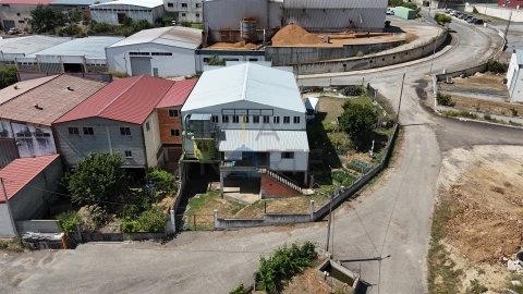 Armazém para Arrendamento em Alfandega da Fe
