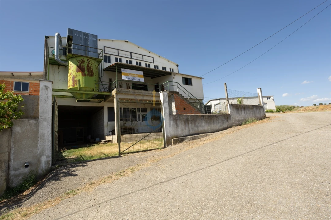 Armazém para Arrendamento em Alfandega da Fe Foto 21