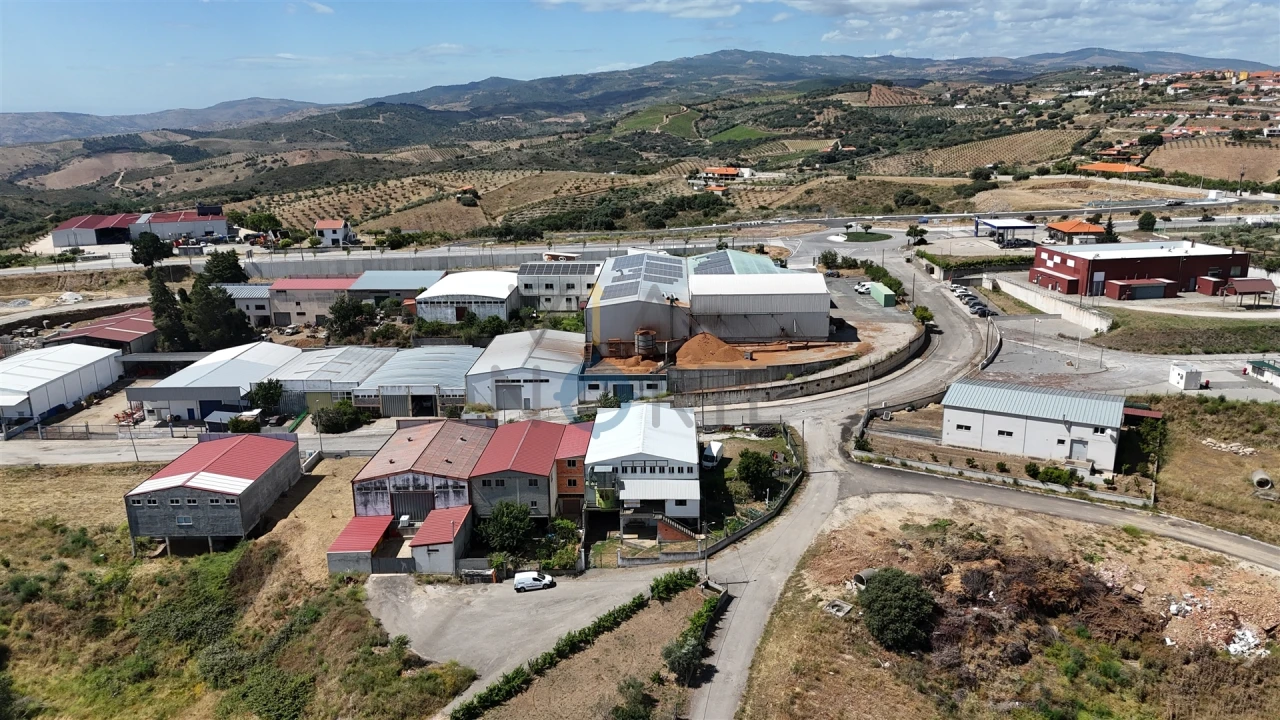 Armazém para Arrendamento em Alfandega da Fe Foto 23