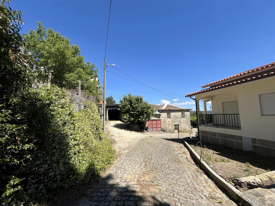 Moradia T4 para Venda em Esmolfe Foto 5