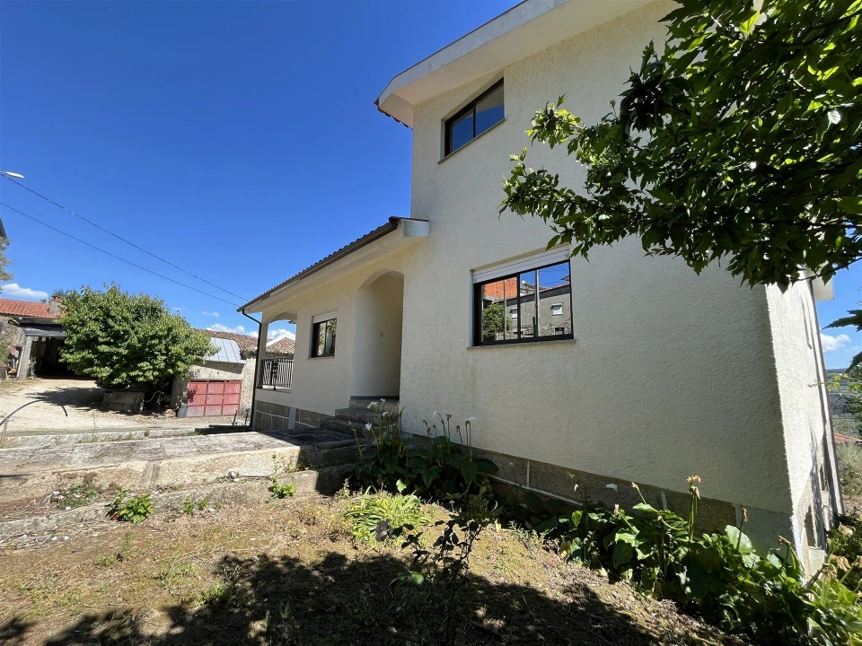 Moradia T4 para Venda em Esmolfe Foto 35