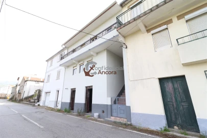 Moradia T5 para Venda em Nespereira
