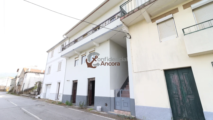 Moradia T5 para Venda em Nespereira