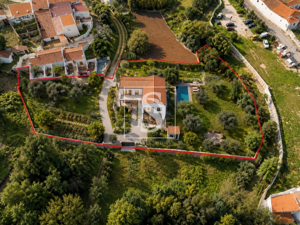 Terreno Misto para Venda em Santo Quintino Foto 1