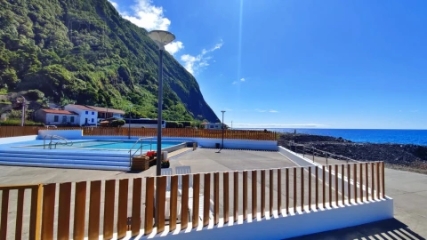 Moradia T7 para Venda em Faial da Terra