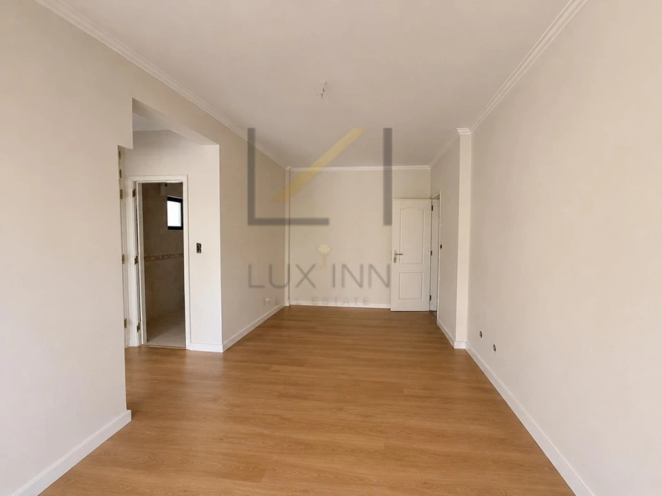 Apartamento T3 para Venda em Massamá e Monte Abraão Foto 12