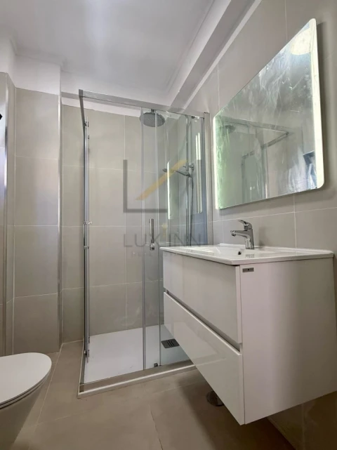 Apartamento T3 para Venda em Massamá e Monte Abraão