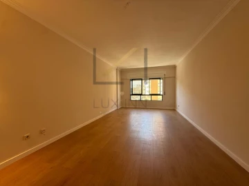Apartamento T3 para Venda em Massamá e Monte Abraão
