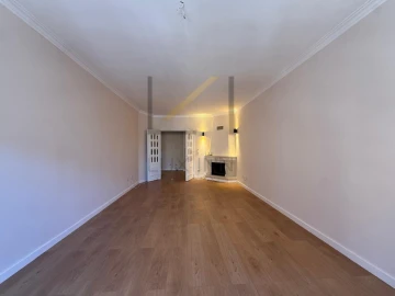 Apartamento T3 para Venda em Massamá e Monte Abraão