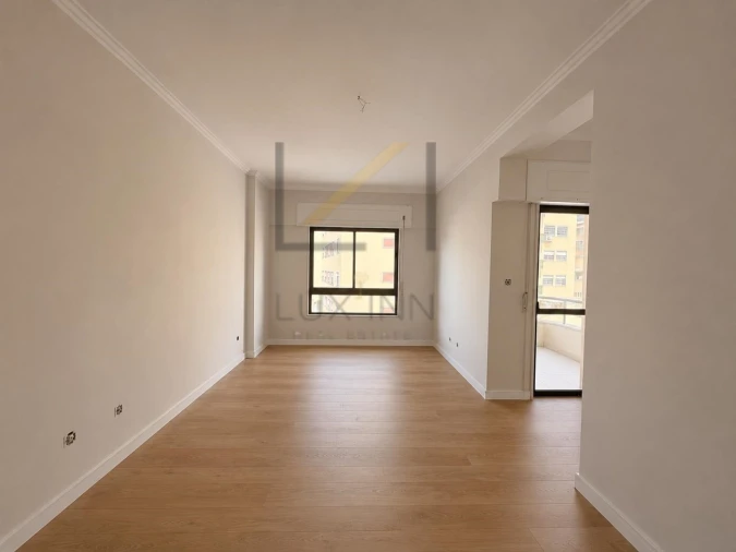 Apartamento T3 para Venda em Massamá e Monte Abraão Foto 11