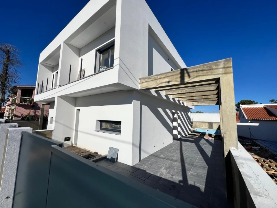 Moradia T2 para Venda em Fernao Ferro Foto 1