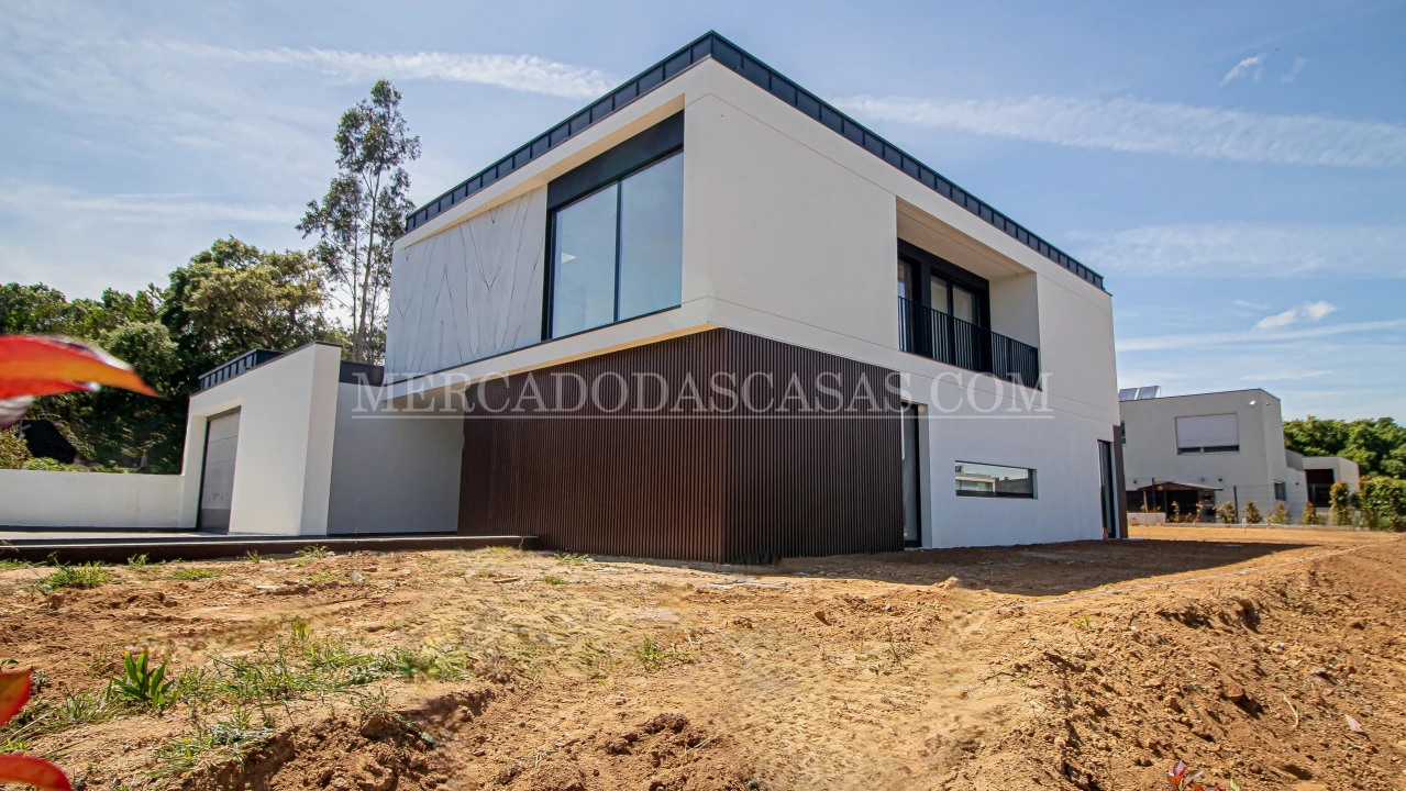 Moradia T4 para Venda em Serzedo e Perosinho Foto 2