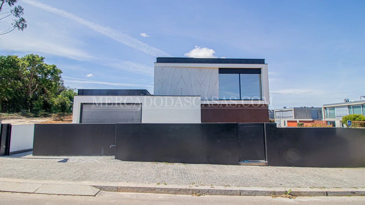 Moradia T4 para Venda em Serzedo e Perosinho Foto 3