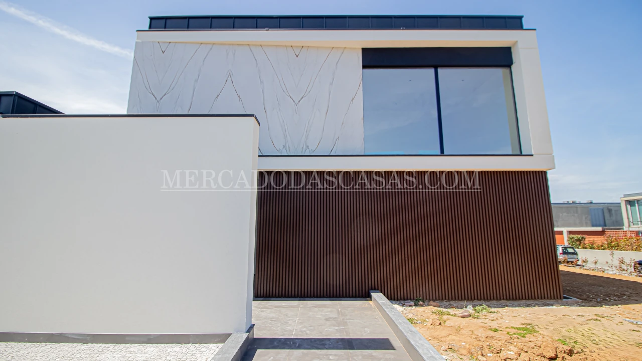 Moradia T4 para Venda em Serzedo e Perosinho Foto 1