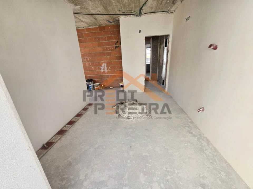 Moradia T4 para Venda em Pontinha e Famões Foto 10