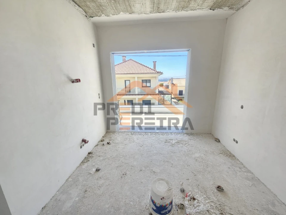 Moradia T4 para Venda em Pontinha e Famões Foto 14