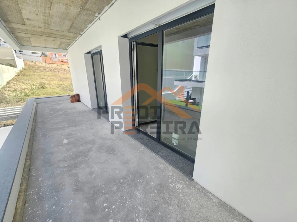 Moradia T4 para Venda em Pontinha e Famões Foto 1