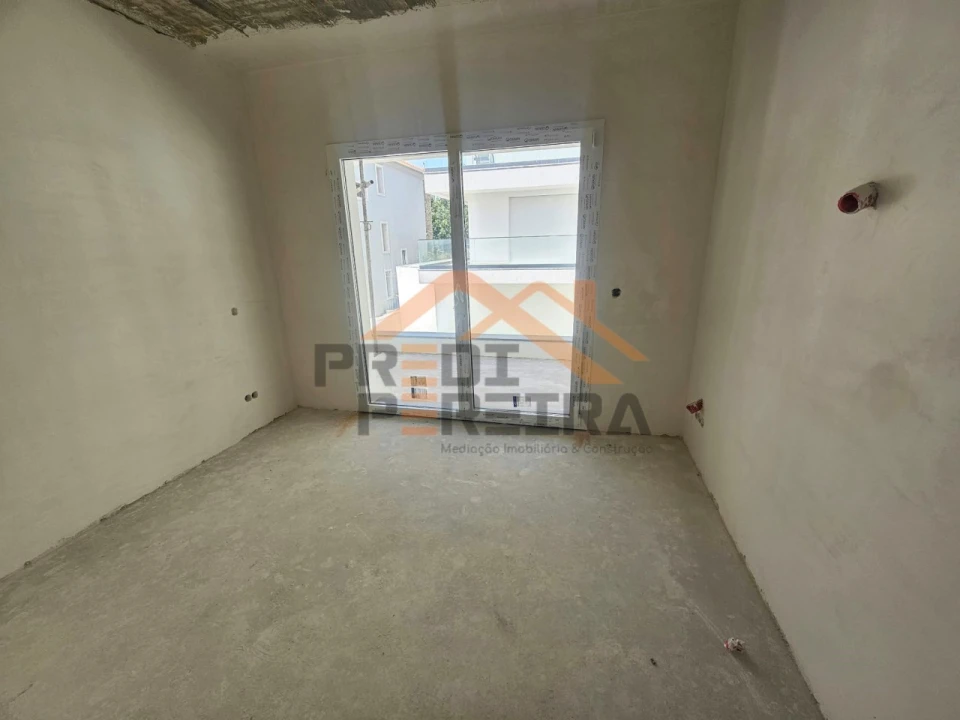 Moradia T4 para Venda em Pontinha e Famões Foto 7