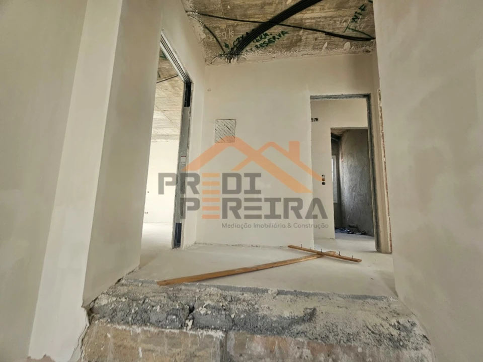 Moradia T4 para Venda em Pontinha e Famões Foto 8